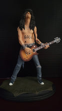 Cargar imagen en el visor de la galería, Guns N’ Roses Slash 2005 Knucklebonz Rock Iconz