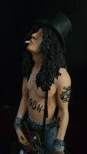 Cargar imagen en el visor de la galería, Guns N’ Roses Slash 2005 Knucklebonz Rock Iconz