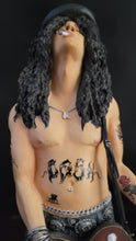 Cargar imagen en el visor de la galería, Guns N’ Roses Slash 2005 Knucklebonz Rock Iconz