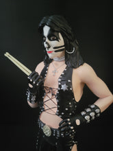 Lade das Bild in den Galerie-Viewer, Kiss Peter Criss Hotter than Hell 2017 Knucklebonz Rock Iconz