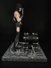 Lade das Bild in den Galerie-Viewer, Kiss Peter Criss Hotter than Hell 2017 Knucklebonz Rock Iconz