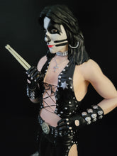 Lade das Bild in den Galerie-Viewer, Kiss Peter Criss Hotter than Hell 2017 Knucklebonz Rock Iconz