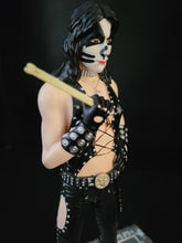Lade das Bild in den Galerie-Viewer, Kiss Peter Criss Hotter than Hell 2017 Knucklebonz Rock Iconz