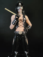 Lade das Bild in den Galerie-Viewer, Kiss Peter Criss Hotter than Hell 2017 Knucklebonz Rock Iconz