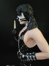 Lade das Bild in den Galerie-Viewer, Kiss Peter Criss Hotter than Hell 2017 Knucklebonz Rock Iconz