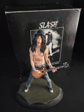 Cargar imagen en el visor de la galería, Guns N’ Roses Slash 2005 Knucklebonz Rock Iconz