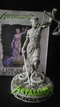 Indlæs billede til gallerivisning Metallica Lady Justice KnuckleBonz Statue 2021