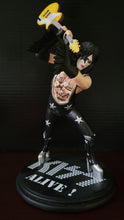 Carica l'immagine nel visualizzatore di Gallery, KISS 2017 Knucklebonz Rock Iconz Paul Stanley KISS Alive!