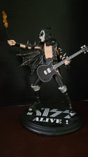 Carica l'immagine nel visualizzatore di Gallery, KISS 2017 Knucklebonz Rock Iconz Gene Simmons KISS Alive!