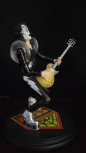 Carica l'immagine nel visualizzatore di Gallery, KISS 2019 Knucklebonz Rock Iconz Ace Frehley KISS ALIVE!