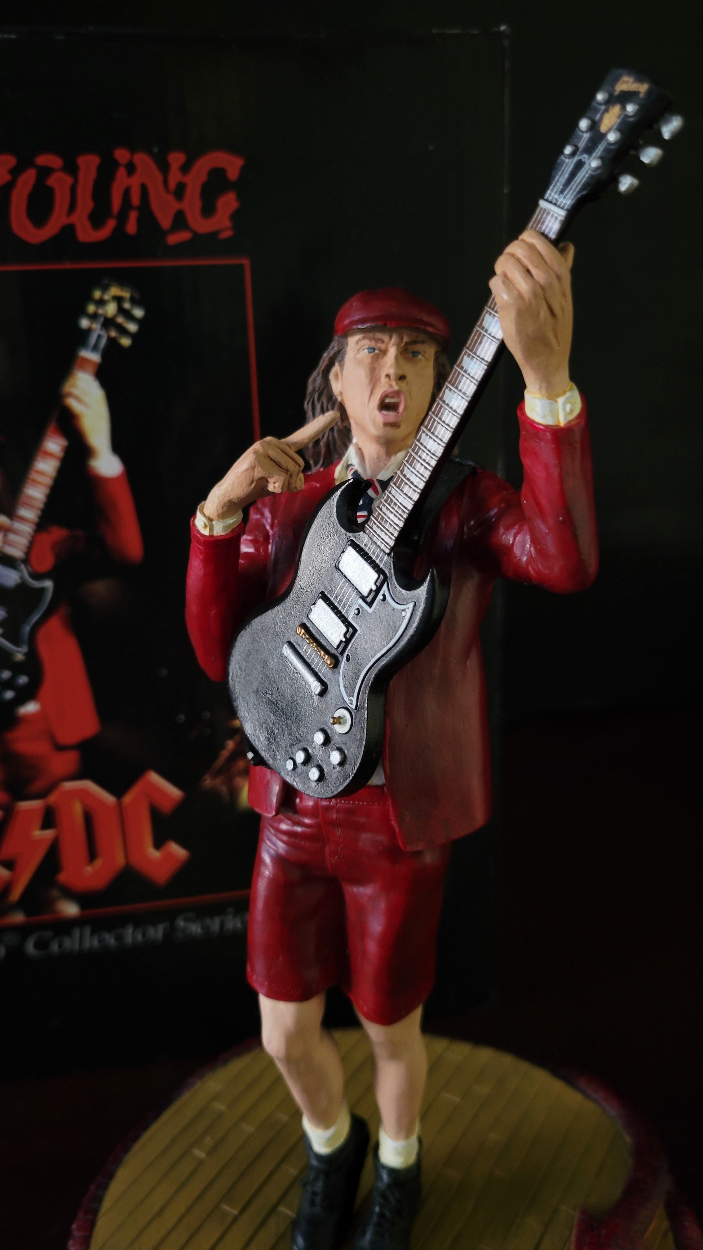 AC/DC (ACDC) Angus Young 2006 Knucklebonz Rock Iconz – Izzy Rock