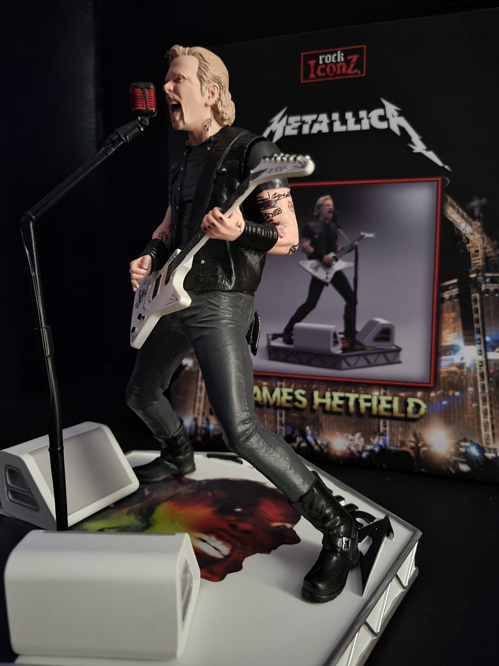 Metallica James Hetfield 2020 Knucklebonz Rock Iconz – Izzy Rock