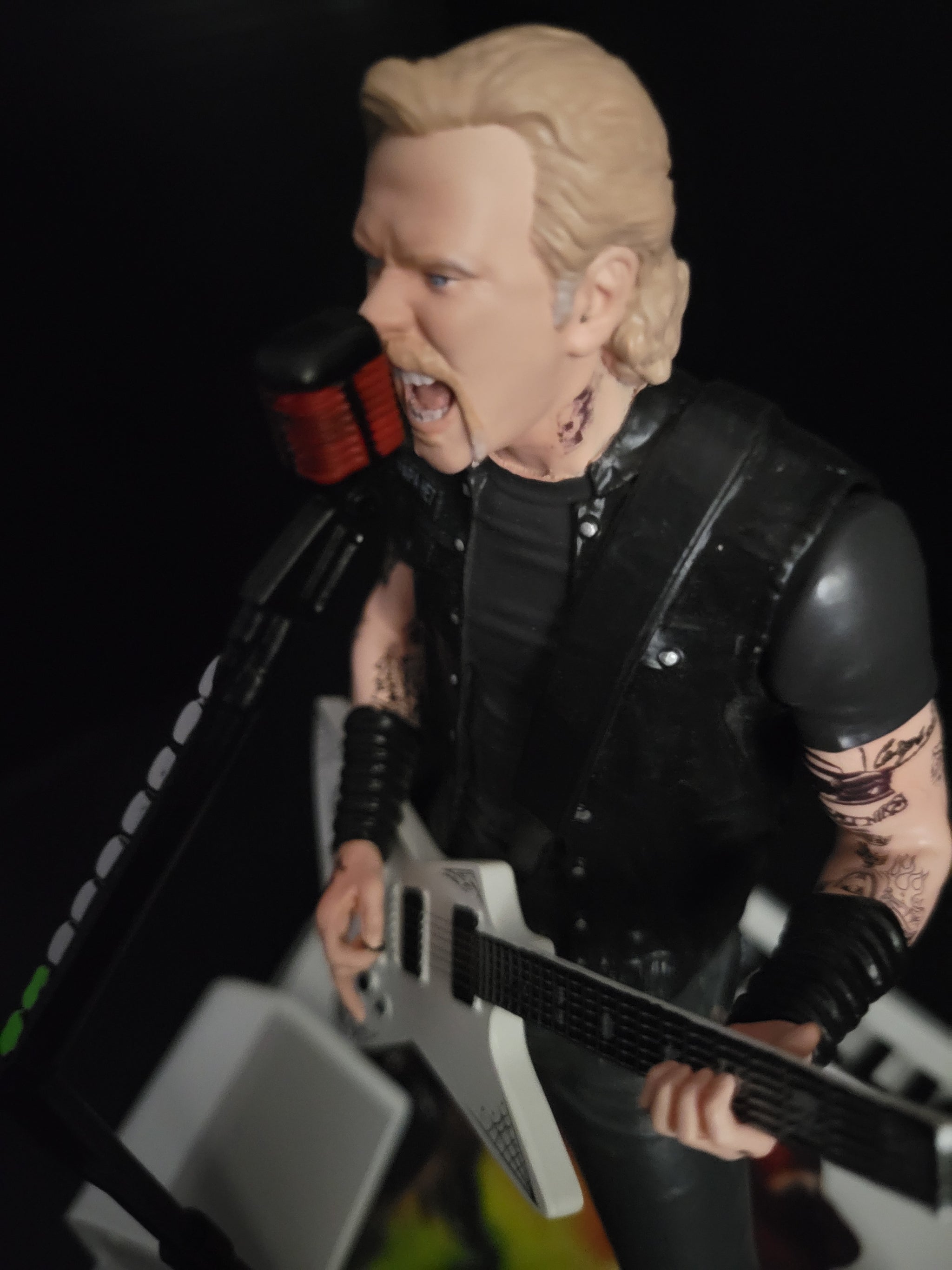 Metallica James Hetfield 2020 Knucklebonz Rock Iconz – Izzy Rock