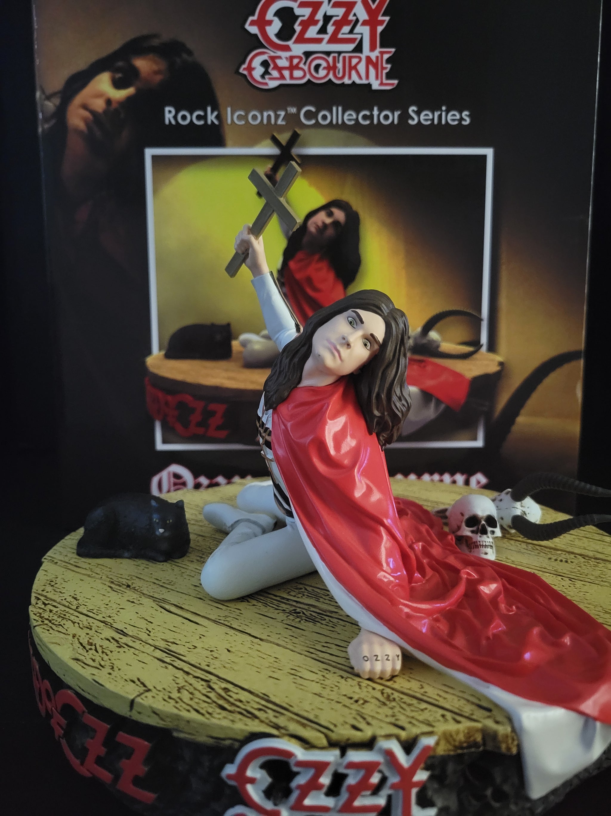 フィギュア OZ Ozzy Blizzard Of Ozz 2018 Knucklebonz Rock Iconz – Izzy Rock