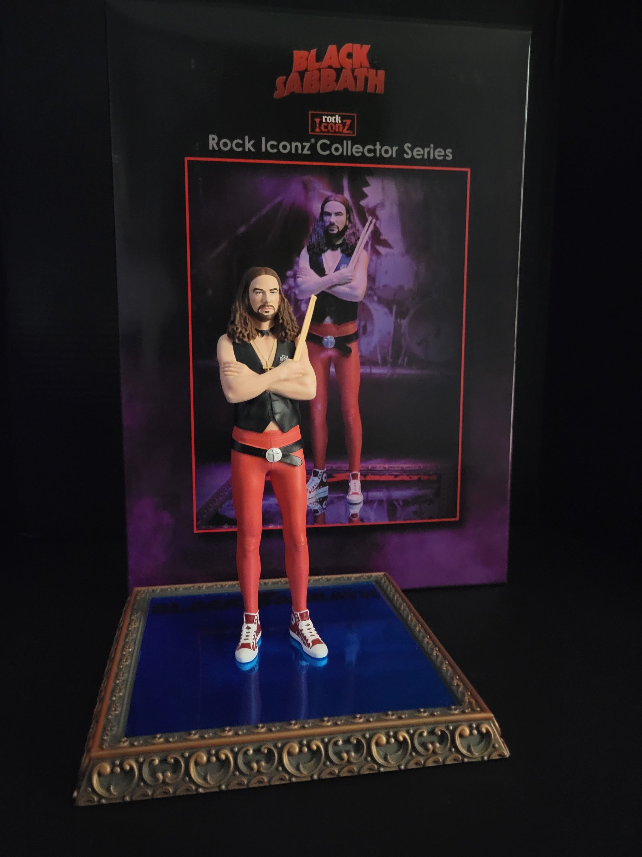 Izzy Rock Collectibles Knucklebonz Rock Iconz statues
