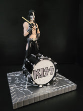 Indlæs billede til gallerivisning Kiss Peter Criss Hotter than Hell 2017 Knucklebonz Rock Iconz
