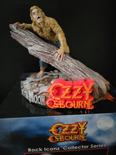 Cargar imagen en el visor de la galería, Ozzy Bark Of The Moon 2019 Knucklebonz Rock Iconz
