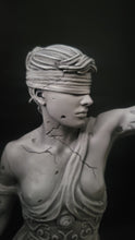 Indlæs billede til gallerivisning Metallica Lady Justice KnuckleBonz Statue 2021
