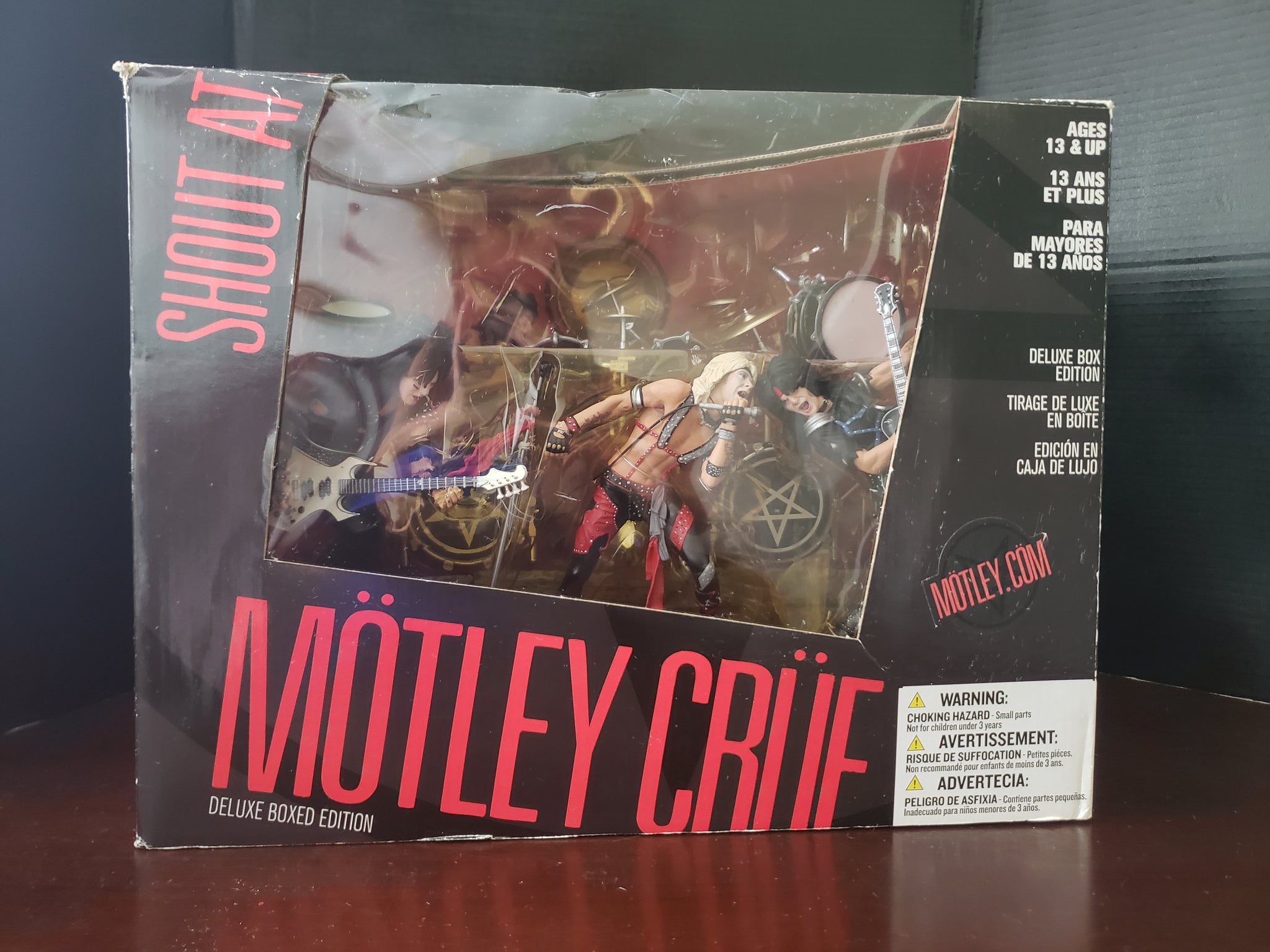 マクファーレントイズ モトリークルー SHOUT AT THE DEVIL McFarlane Motley Crue Shout at the Devil Boxed Set by