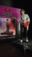Afbeelding in Gallery-weergave laden, Black Sabbath 2020 Knucklebonz Rock Iconz Tony Iommi 
